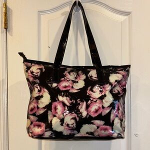 BAYLIS & HARDING ENGLAND.. BLACK AND PINK ROSE DESIGN PATENT LEATHER TOTE BAG